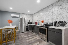 Elegant 2BR Apt Near Med Center with Free Park